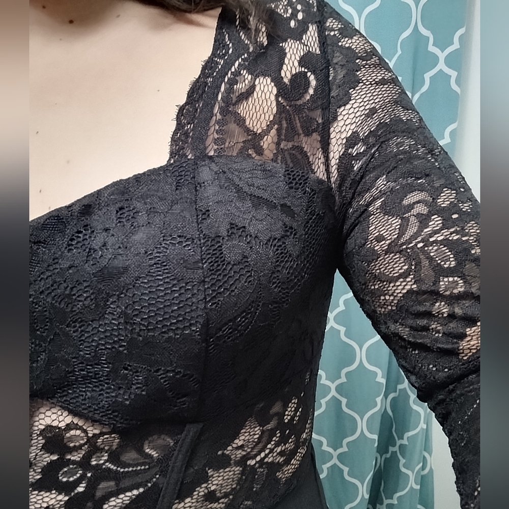 Lace Party Dress - Picture 3 of 6